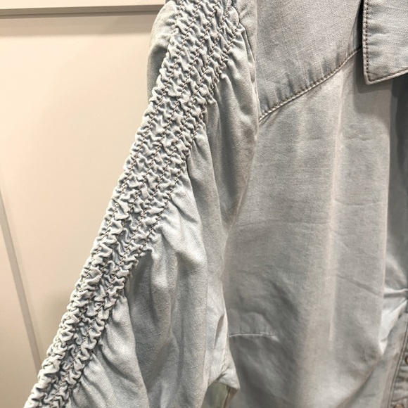 VERONICA BEARD PORTA RUCHED SLEEVE CHAMBRAY TOP, SIZE 12. - Picture 7 of 12
